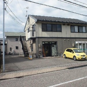 1Fは店舗です