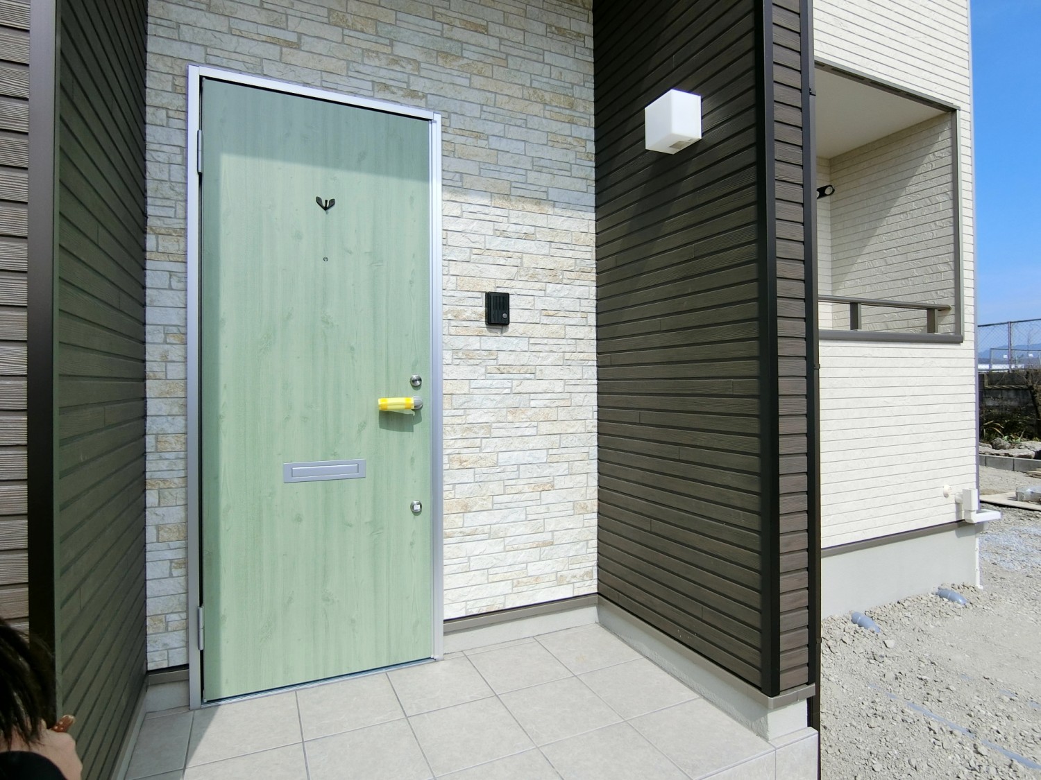 明るくナチュラルテイストの玄関ドア