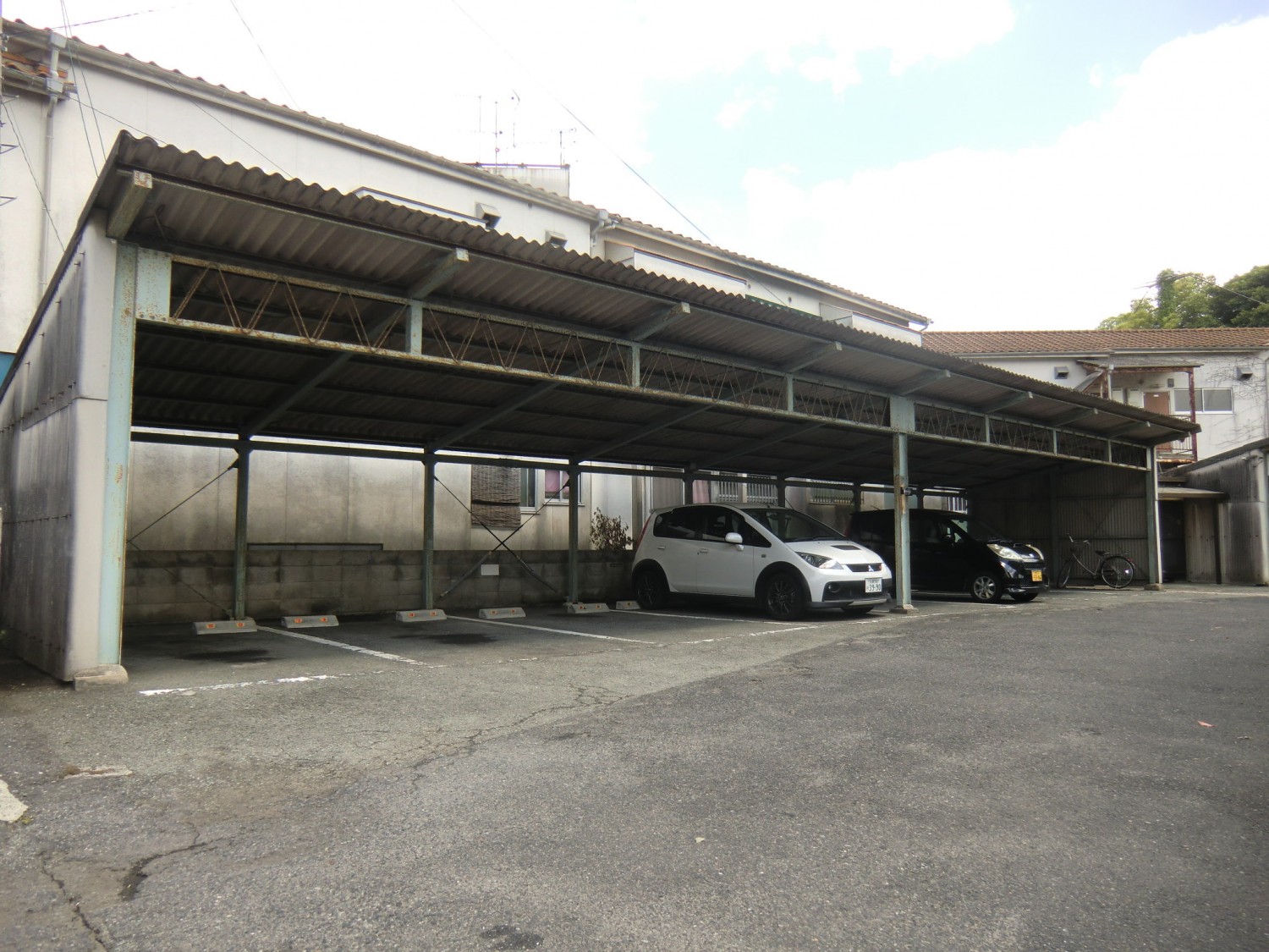 屋根付き駐車場