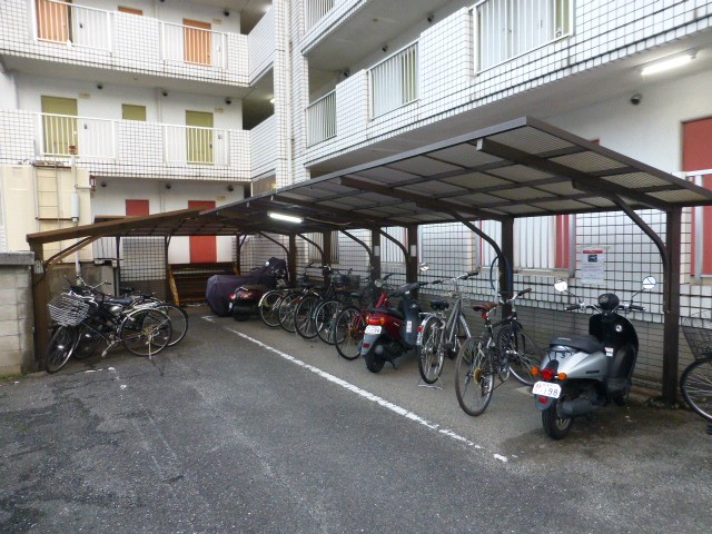 屋根付き駐輪場完備