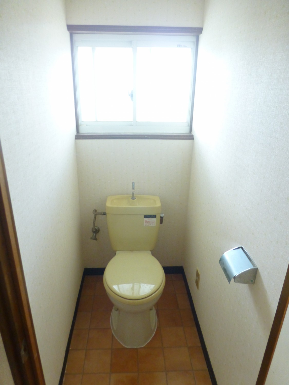 窓があり落ち着きのある空間です。