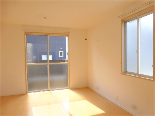 2面採光で明るく、風通しもできます♪