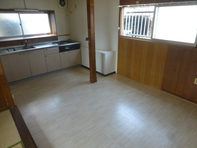 広めのダイニングキッチンです