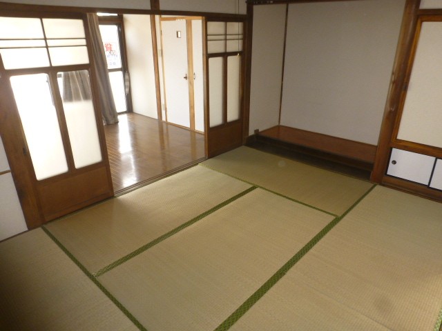 玄関正面和室