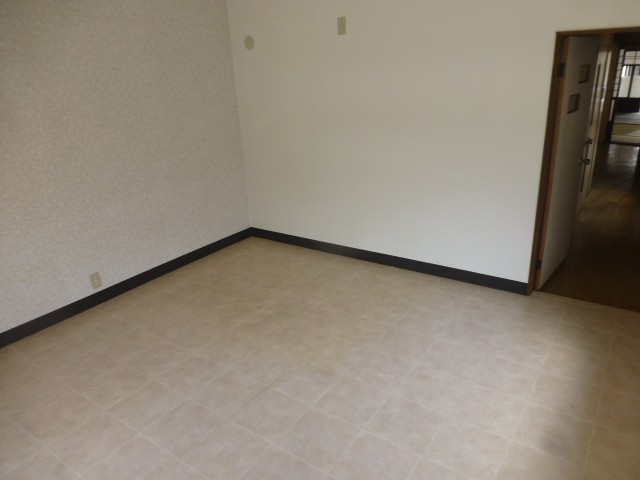 １階最奥に洋室があります。