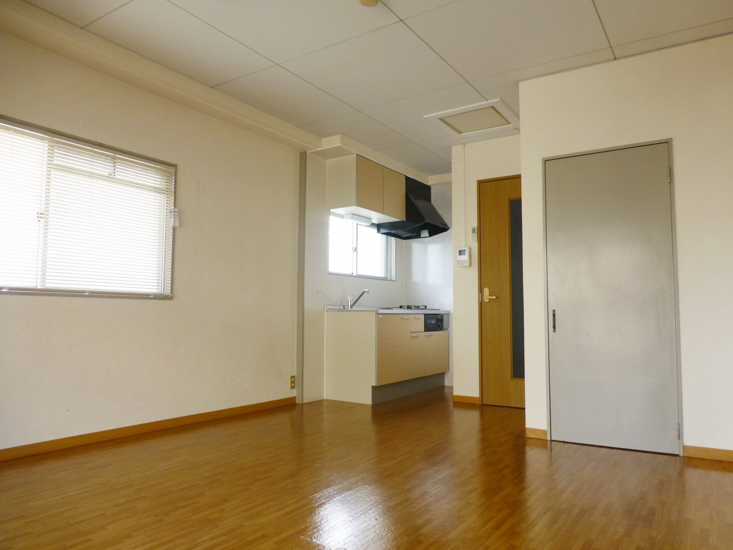 ２面窓の明るい部屋