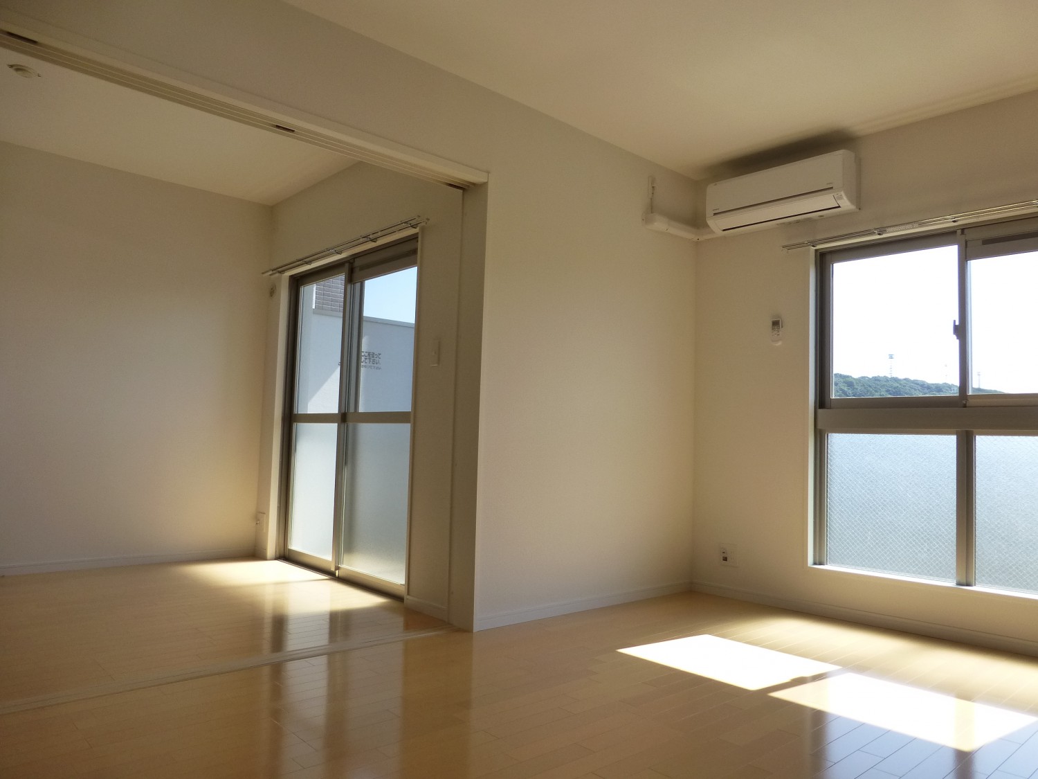 お部屋が隣接しており、空間を広く使うこともできます