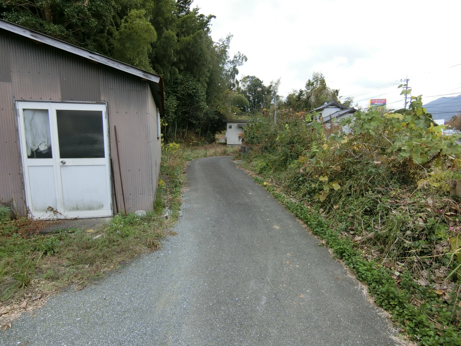 東側の私道部分・法外道路です。