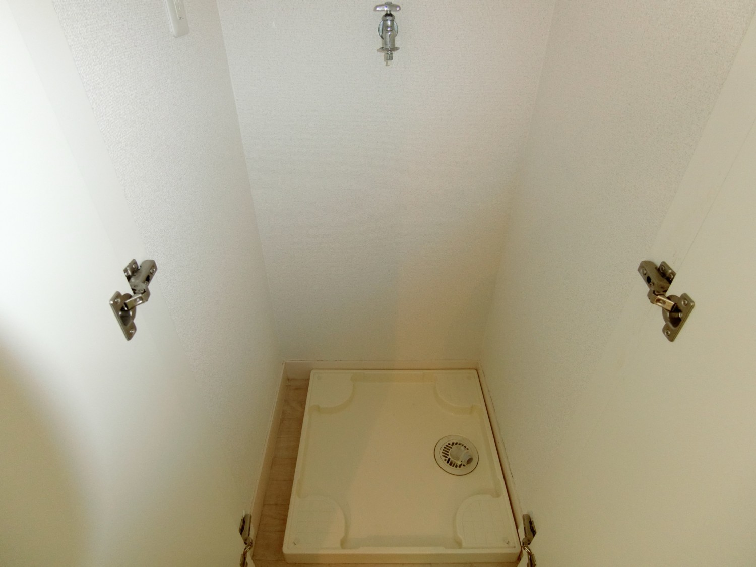 扉付の室内洗濯機置場