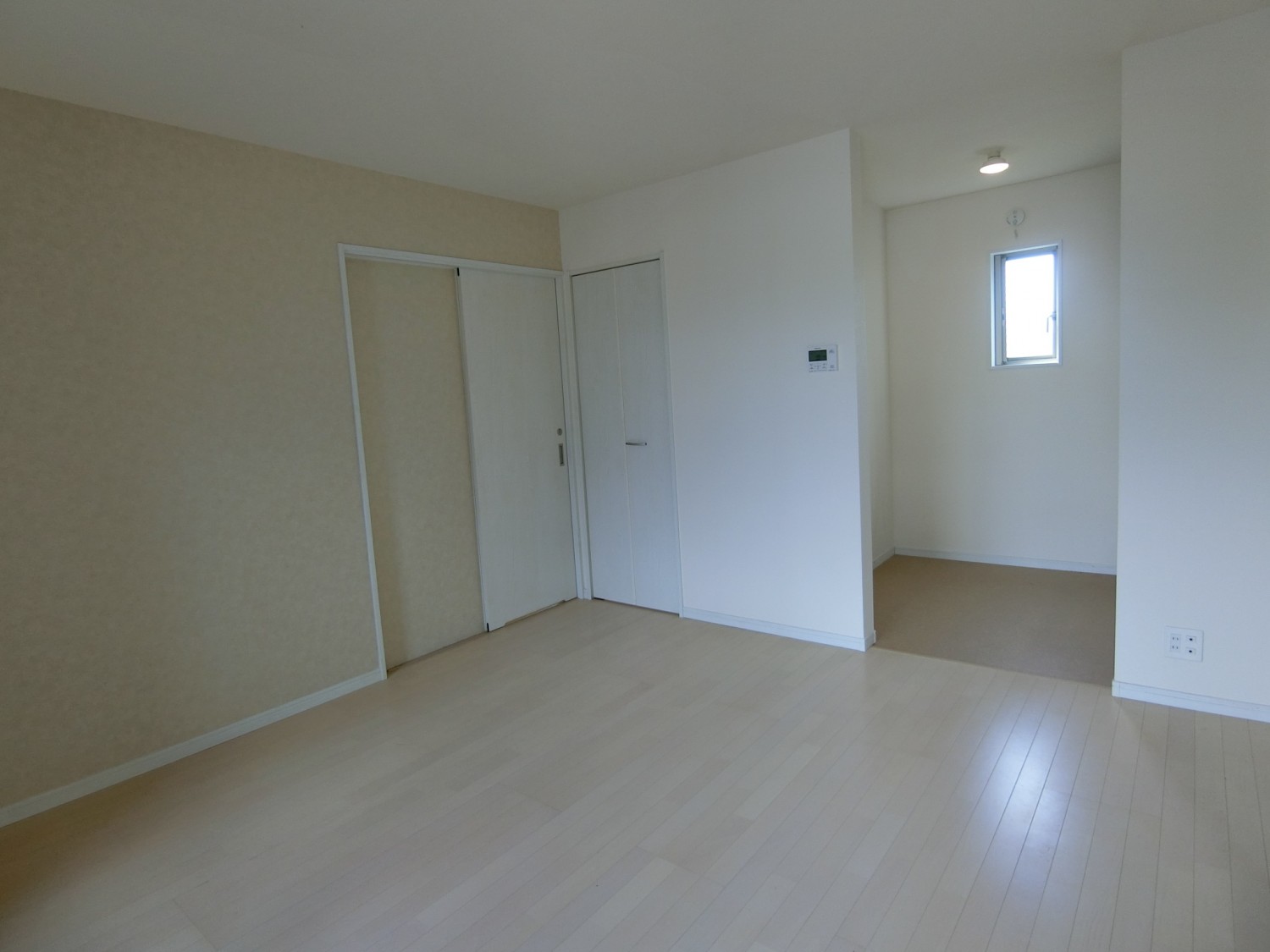 キッチンにも窓があり風通しの良いお部屋です