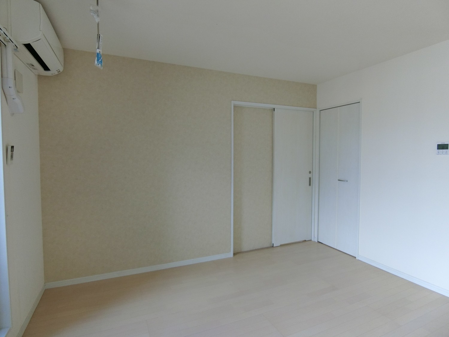 アクセントクロスでおしゃれな洋室♪