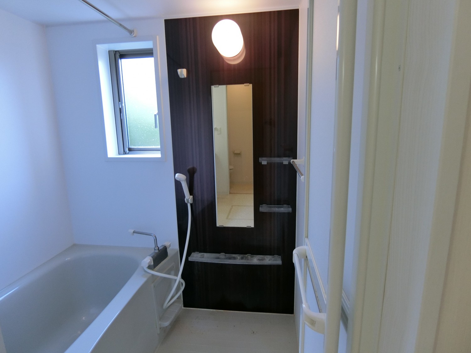 窓がある浴室は衛生面＆通気性が魅力的！清潔なお風呂でリフレッシュ♪