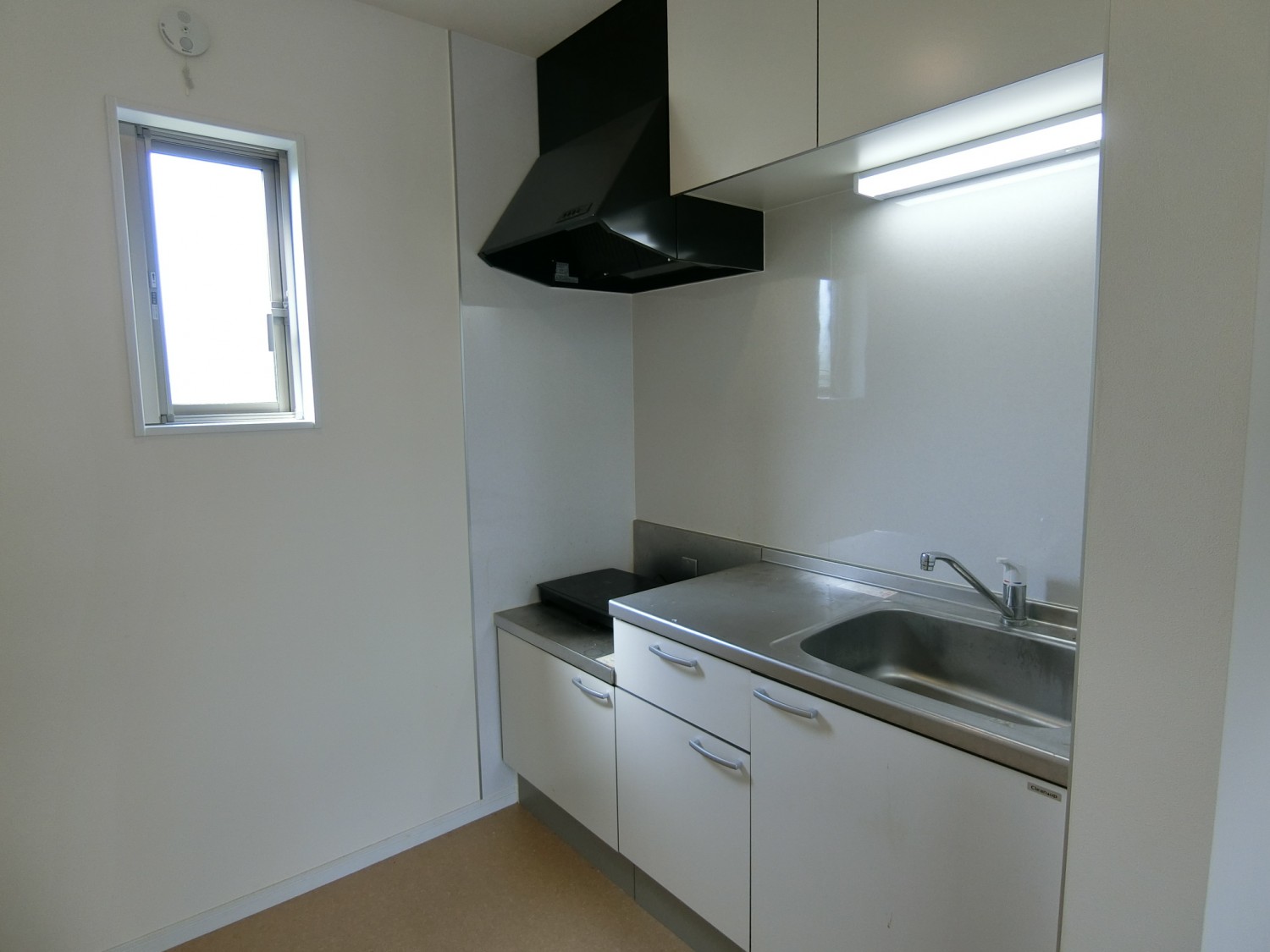 お手入れしやすいキッチンパネル使用