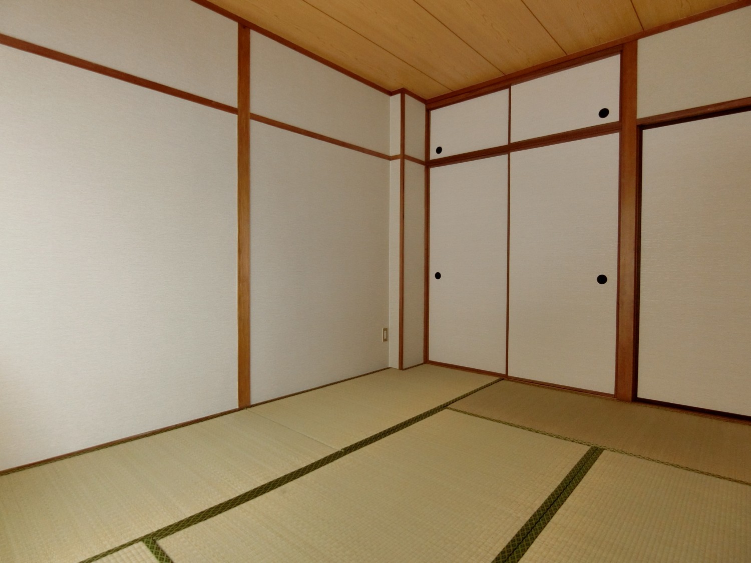 （南側）押入収納もあります