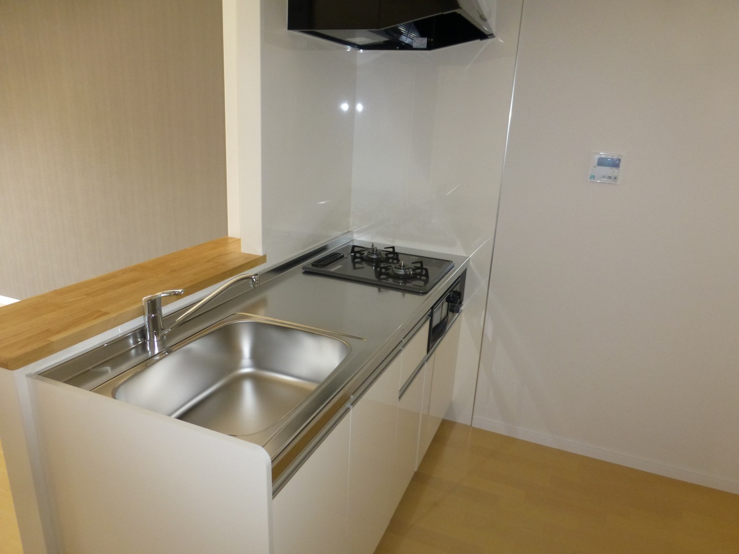 お手入れしやすいキッチンパネル仕様