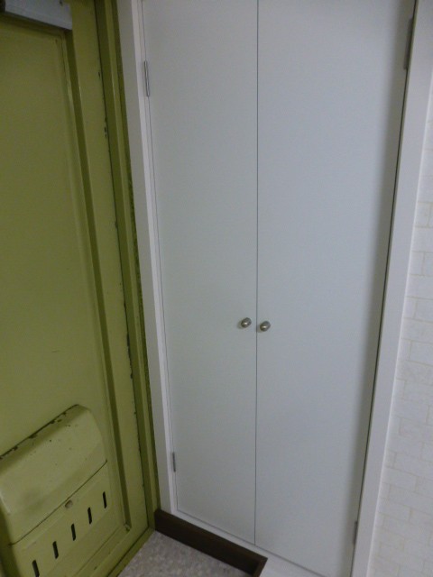 洗濯機置場に扉の配慮♪