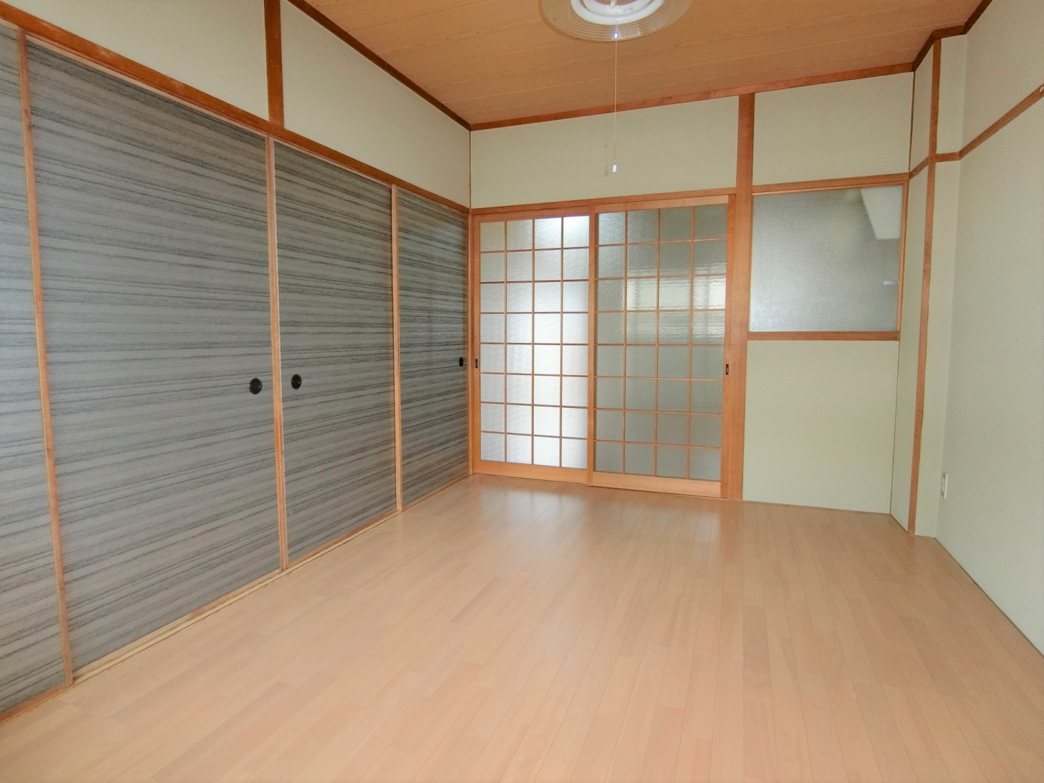 ６帖/引戸を閉めるとプライベート空間に…　