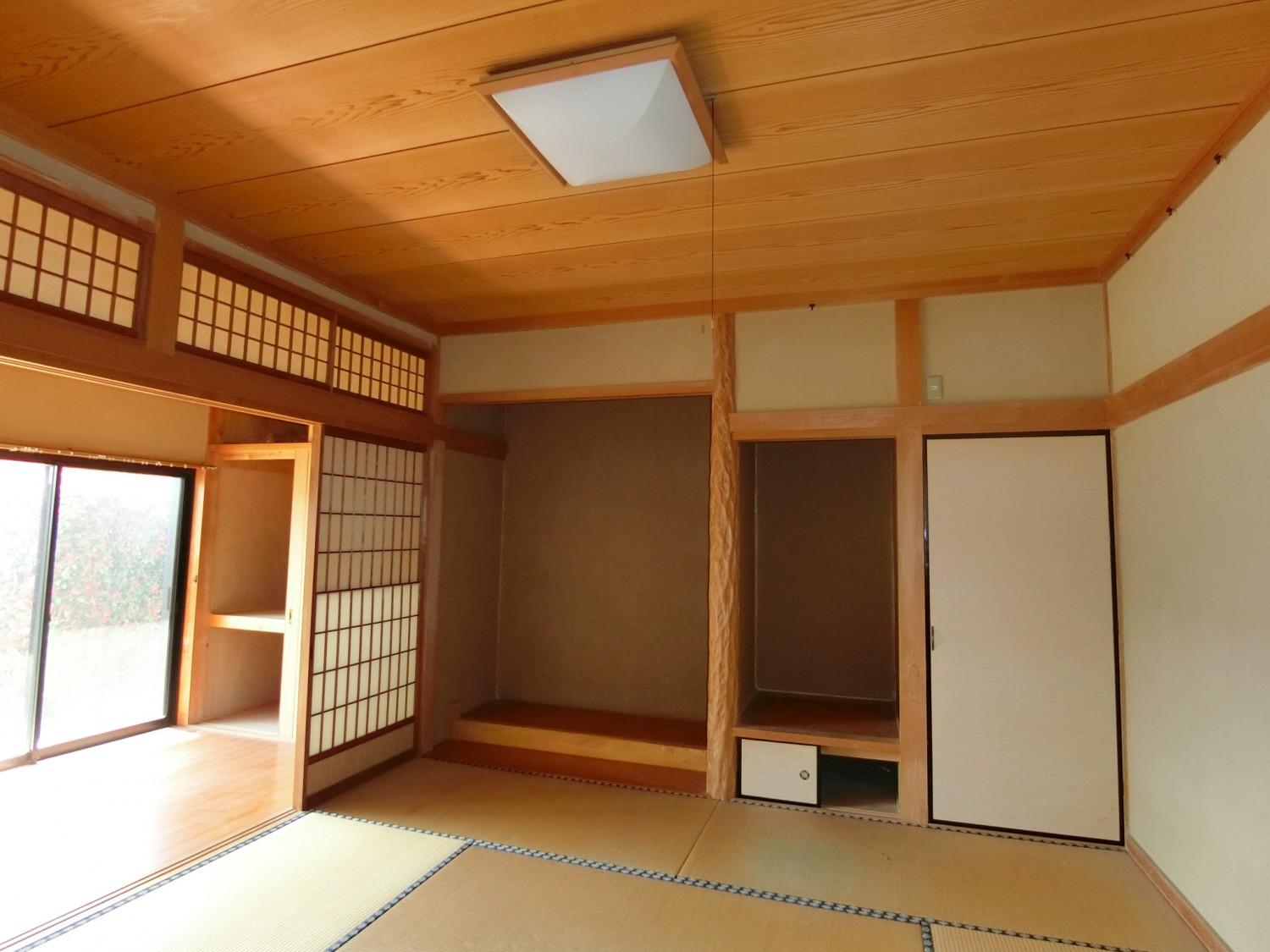 １F　玄関横の和室