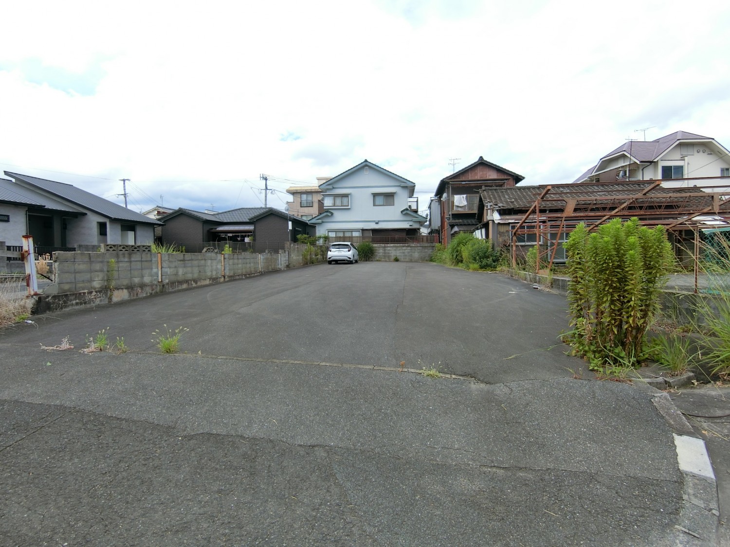 真ん中の駐車場