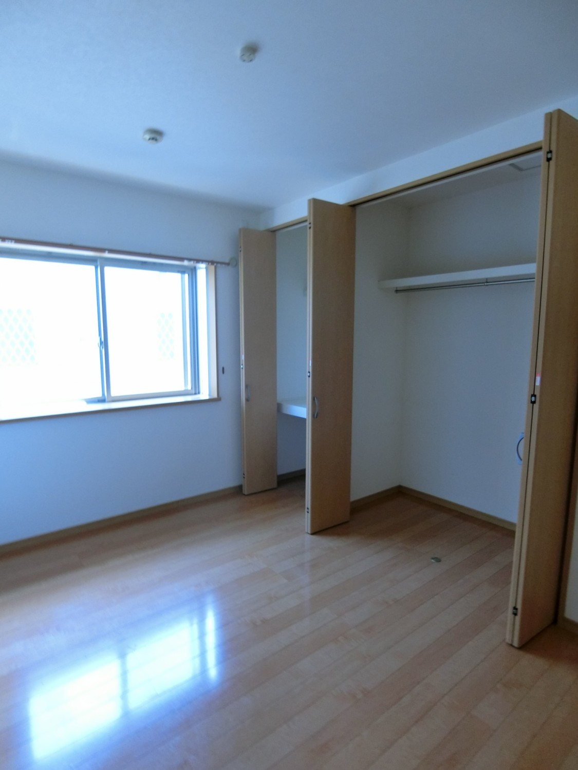 東側　こちらの部屋にも収納あり