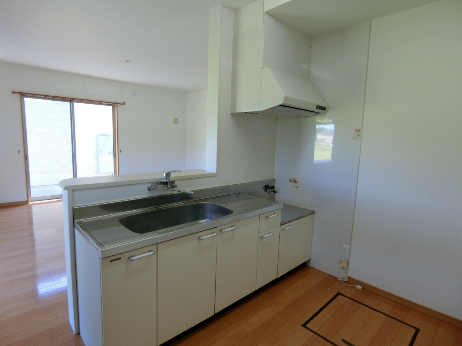 対面式　お掃除しやすいキッチンパネル仕様