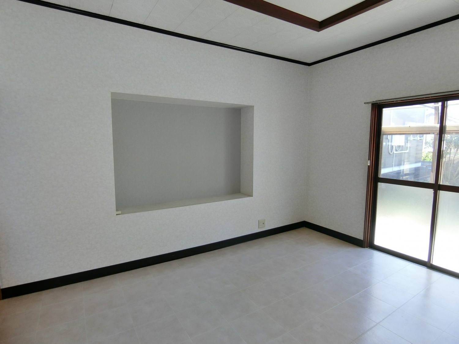 白を基調とした洋室、新生活も快適に過ごせます♪