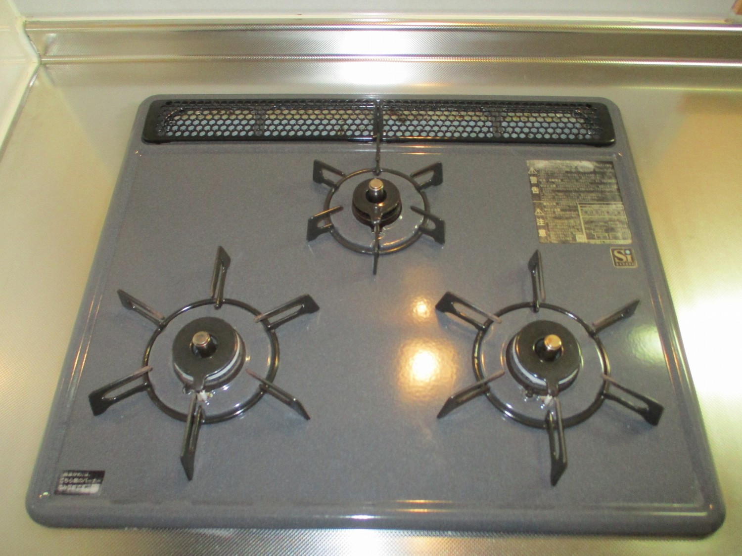 システムキッチン　3口コンロ