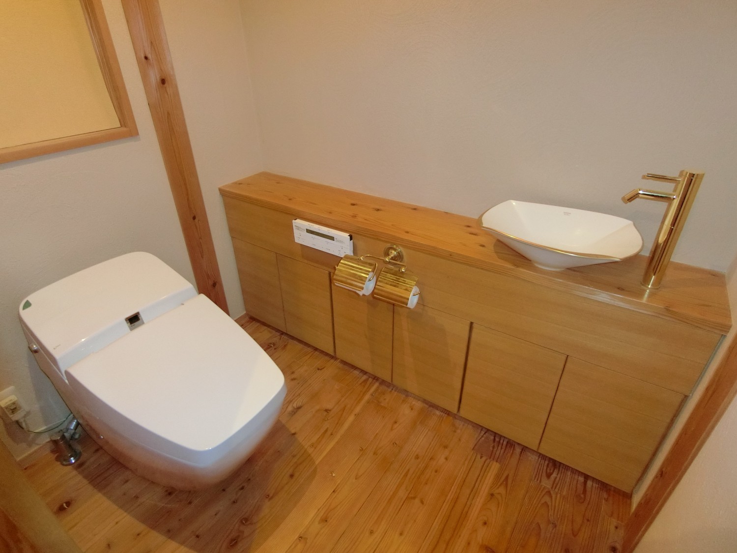 １階　ゆとりのある広さのトイレです。