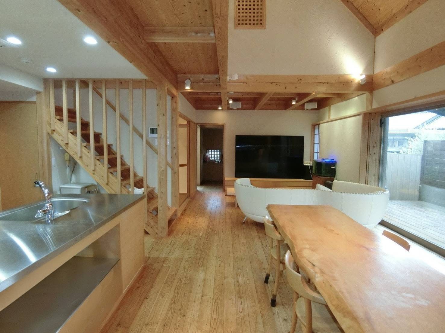 約25.5畳の広々LDKで、開放的な住空間。