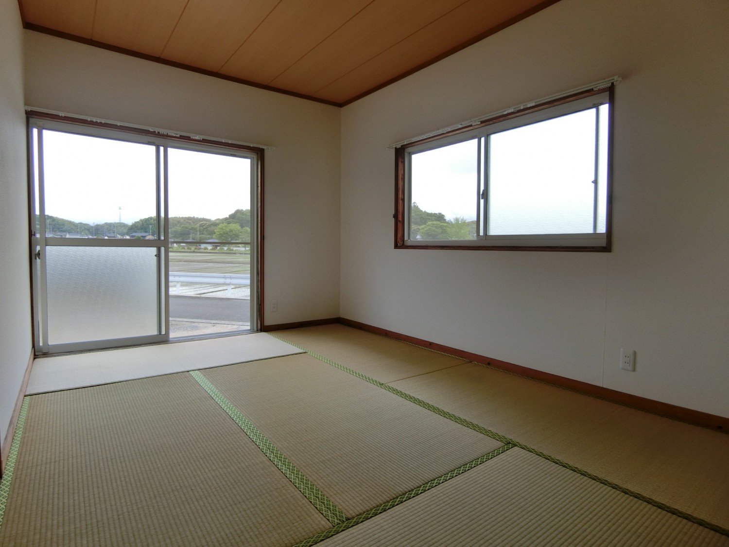玄関横和室