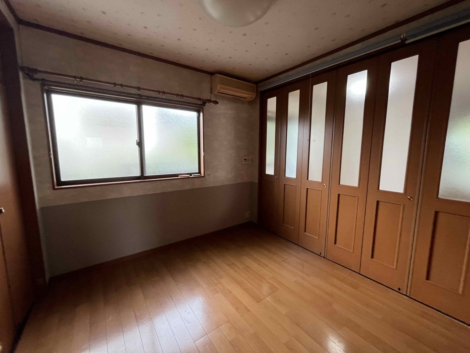 2F　洋室（中部屋）