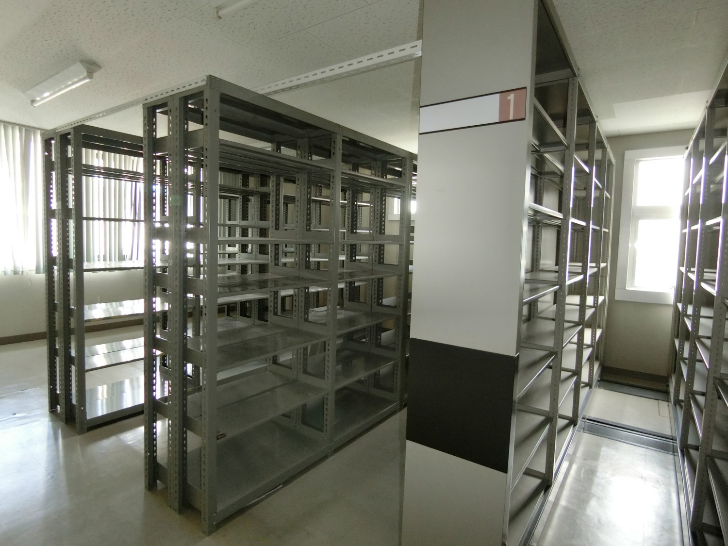 ２階　書庫