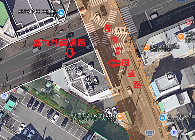 北側及び東側の道路は都市計画道路に指定されています。