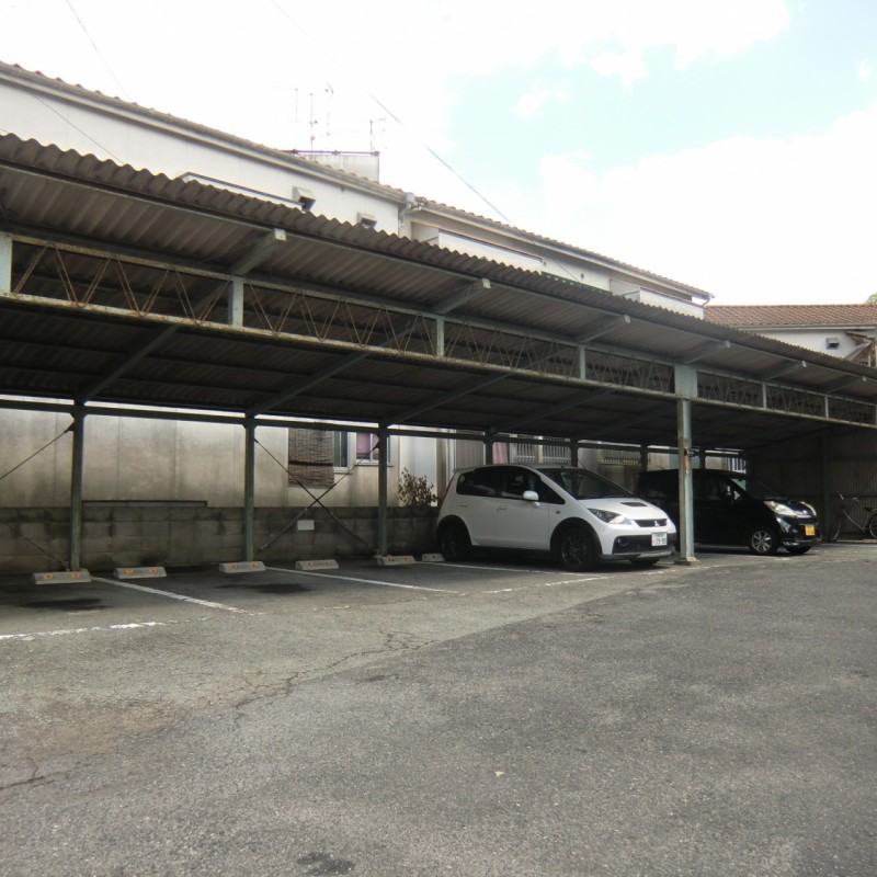 屋根付き駐車場