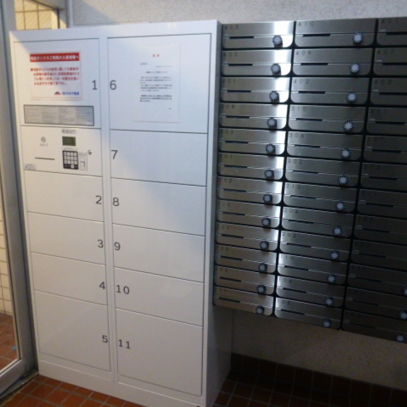 メールボックスの横には宅配ＢＯＸ完備