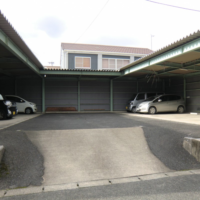 雨や雪でも安心な屋根付きです♪