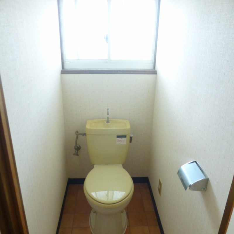 窓があり落ち着きのある空間です。