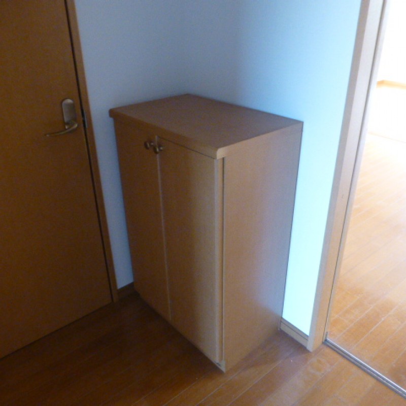 ☆シューズボックス完備☆棚上に飾り物も置けます♪