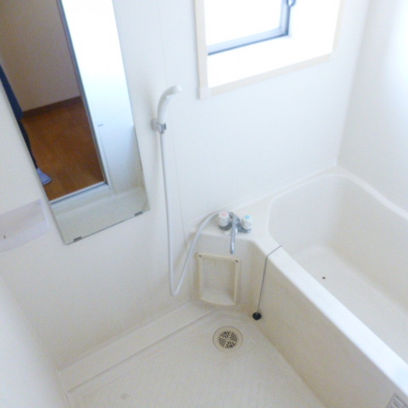 小窓も付いており、換気にも配慮しています。