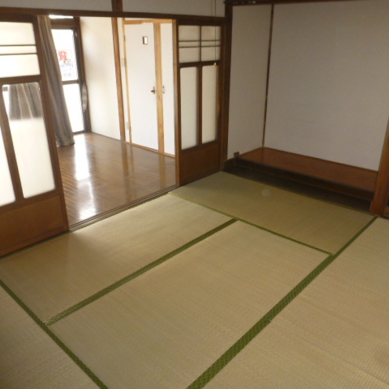 玄関正面和室