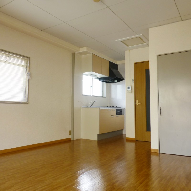 ２面窓の明るい部屋