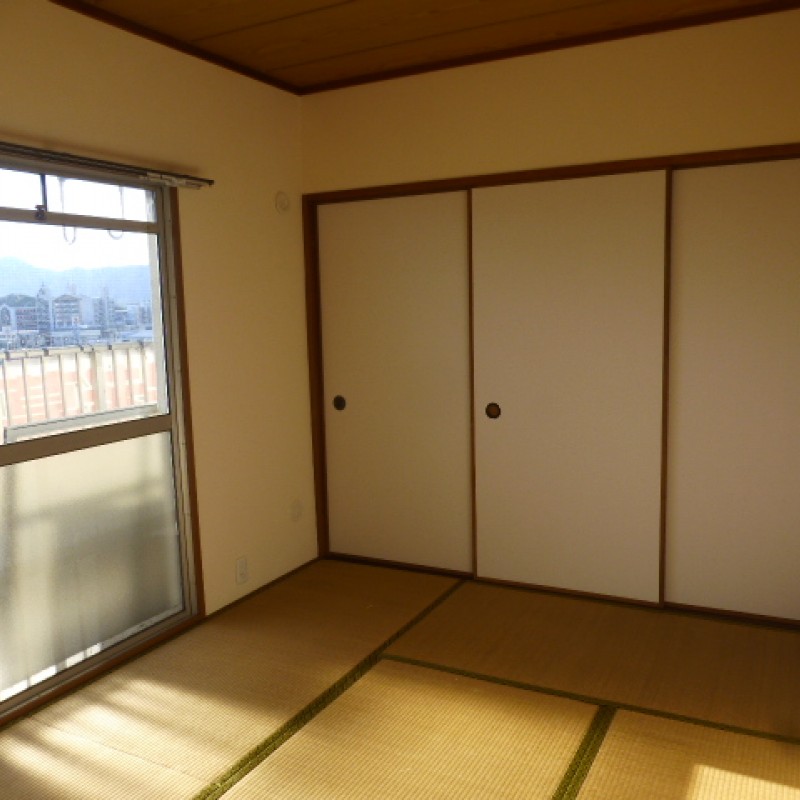 寝転んだり家族のリラックススペースでも寝室としても快適な和室です。