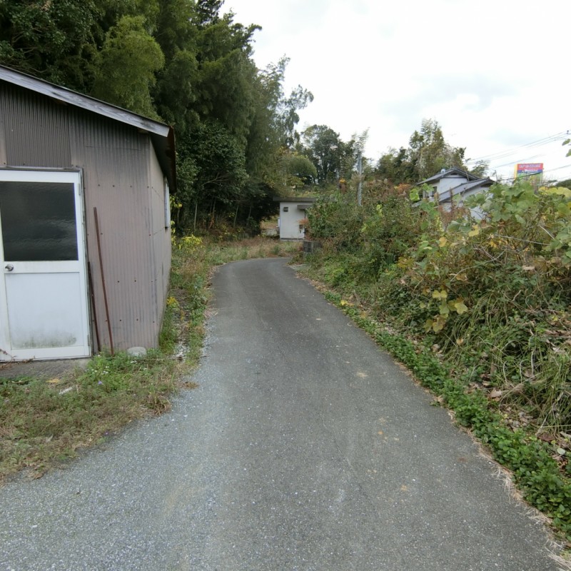 東側の私道部分・法外道路です。