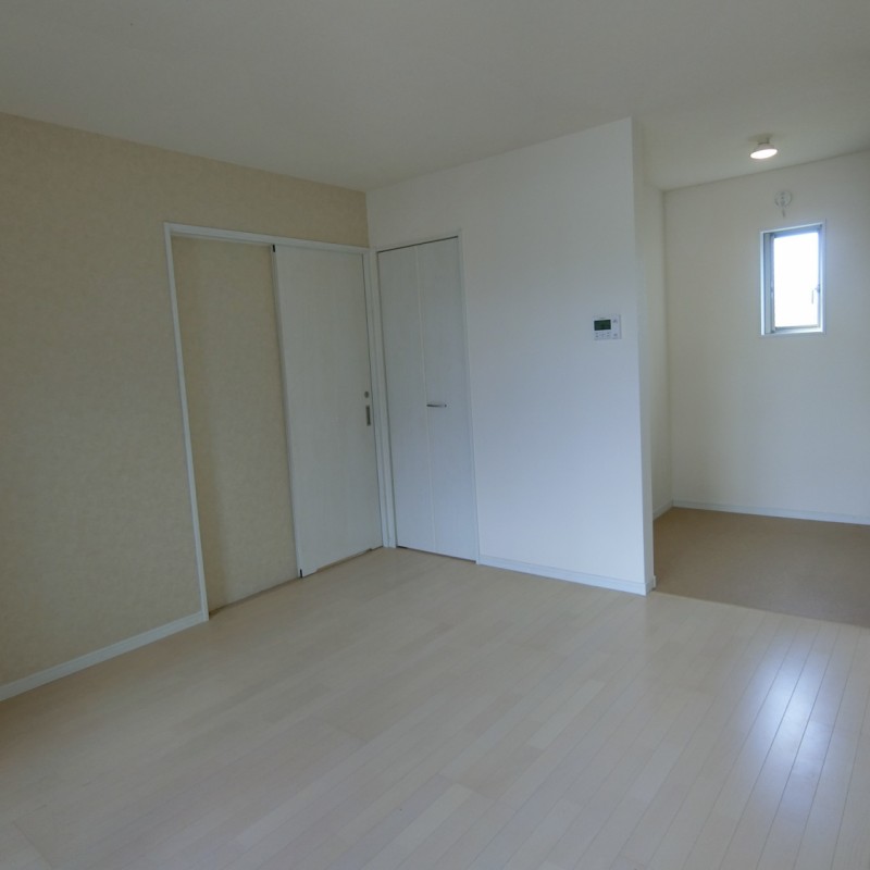 キッチンにも窓があり風通しの良いお部屋です