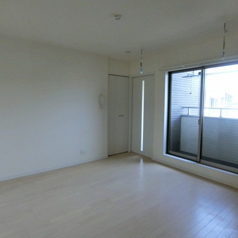 室内物干しが付いており、雨の日や花粉・黄砂が気になる時期に重宝します