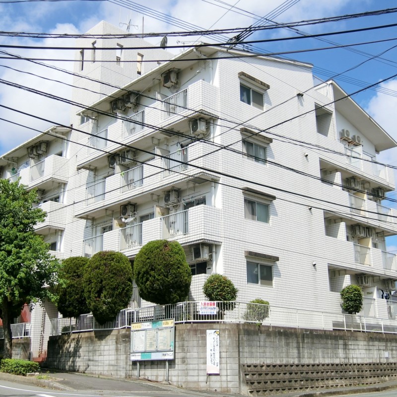 高台にあるマンション