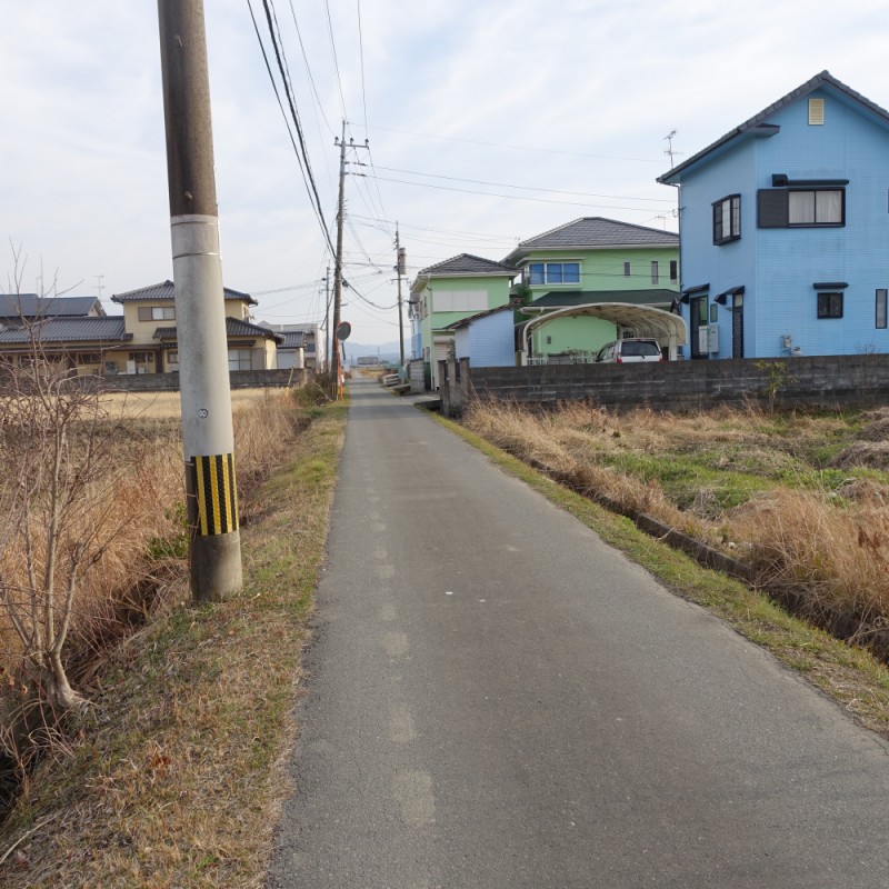 東側の道路を北側より撮影