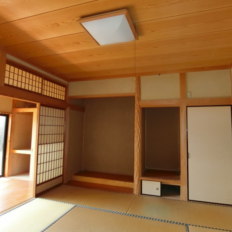 １F　玄関横の和室