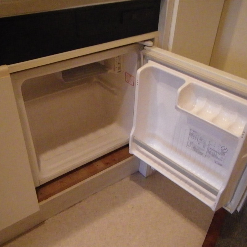 ミニ冷蔵庫が付いています♪