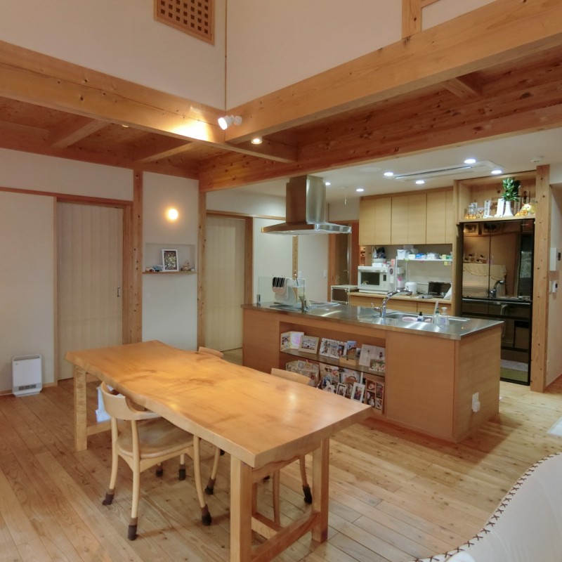 家族との会話が弾むアイランドキッチン